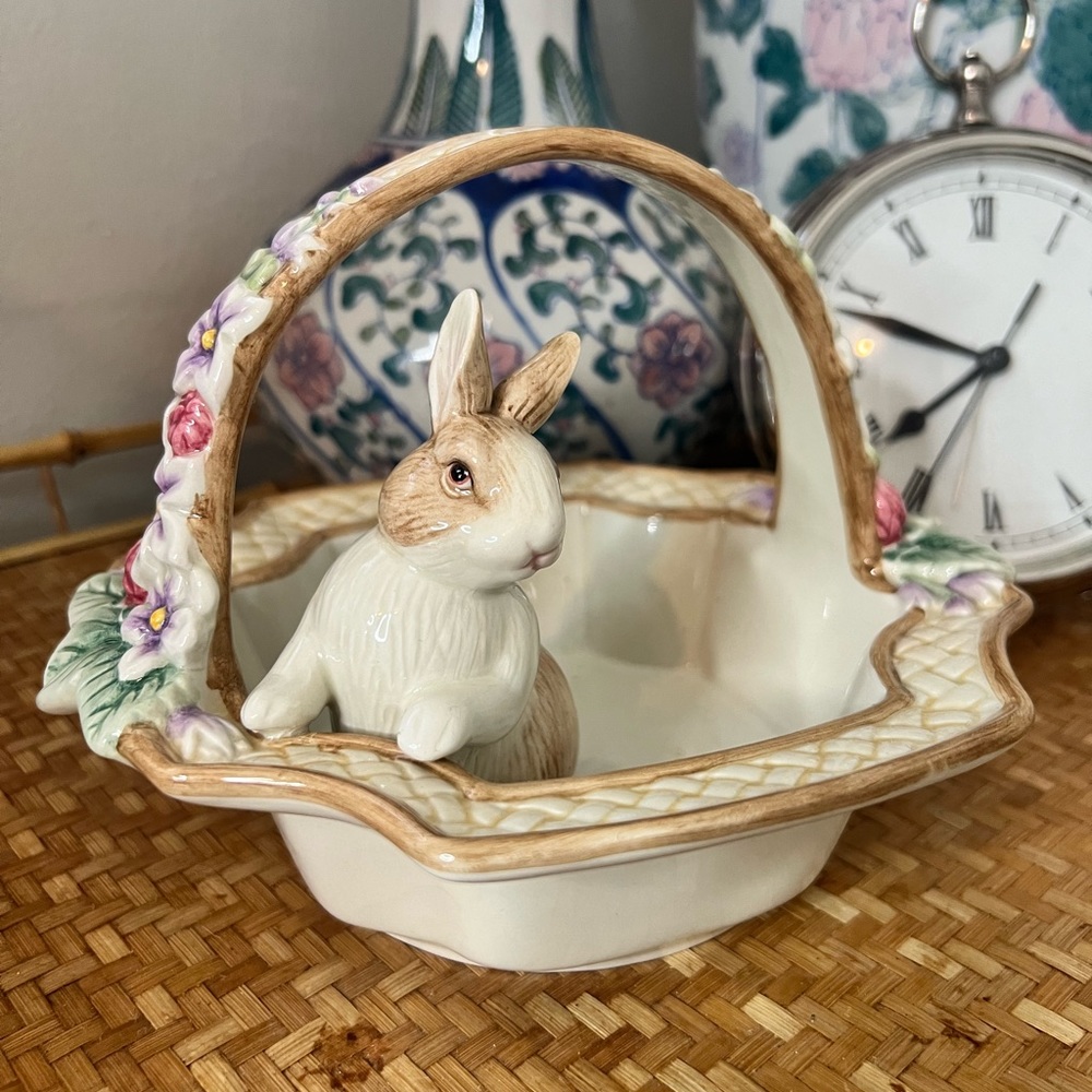 FITZ & FLOYD Bunny Rabbit in basket candy dish